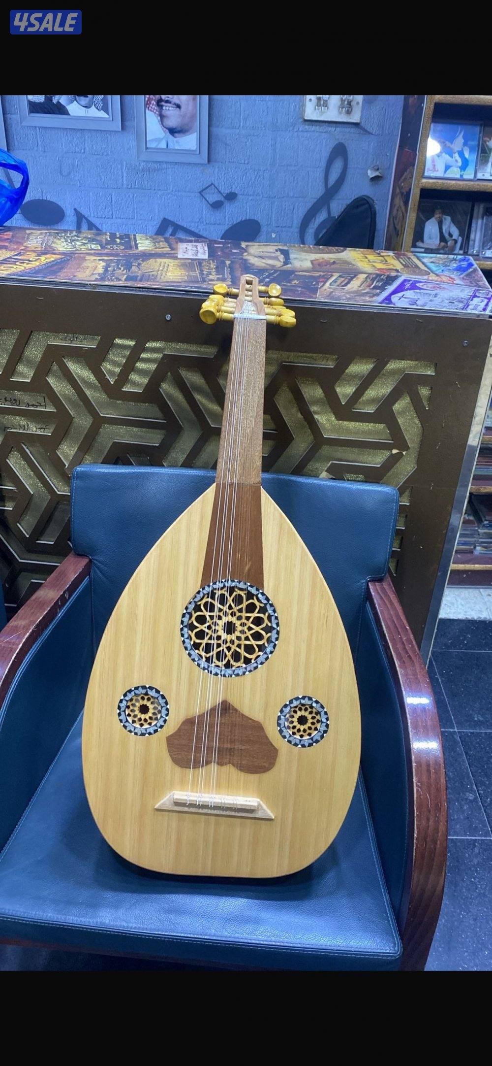 للبيع (( عود مصري )) جديد مع شنطته اوتار جدد0