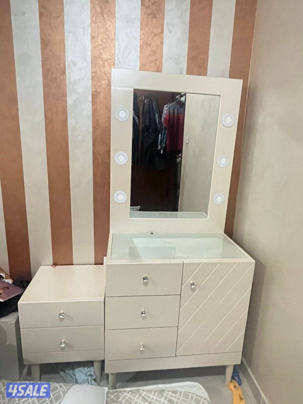 غرفه نوم بحاله جيده مع مرتبه تحت الكفالة وسجاده1