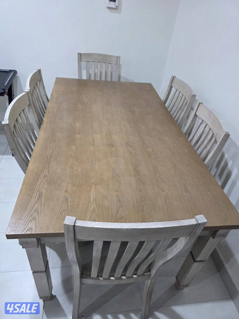 للبيع طاولة سفرة عدد ٦ كراسي استعمال خفيف نظيفة ولا يوجد بها اي عيب5