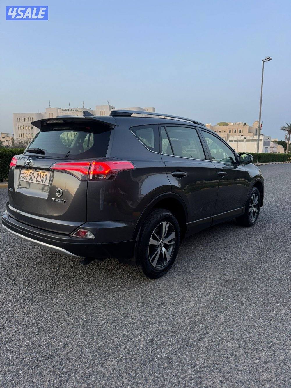 تويوتا راف فور بحاله نادره بنظافه عداد 67 الف9