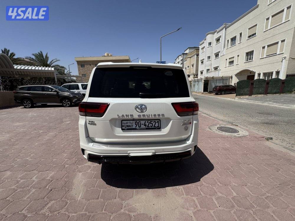 للبيع لاند كروزر GXR AEROS TWIN TURBO اللون ابيض ماشي 23 الف1