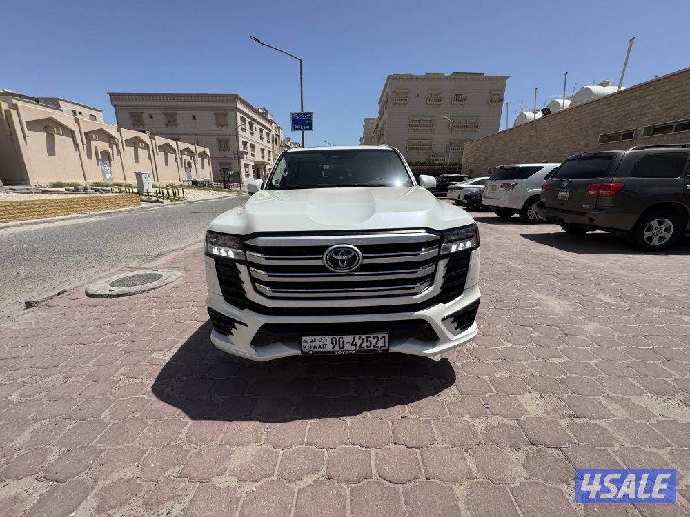 للبيع لاند كروزر GXR AEROS TWIN TURBO اللون ابيض ماشي 23 الف2