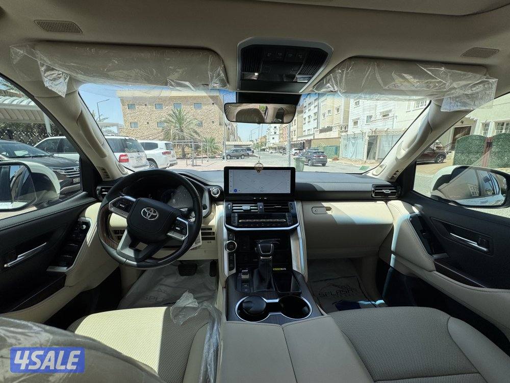 للبيع لاند كروزر GXR AEROS TWIN TURBO اللون ابيض ماشي 23 الف6