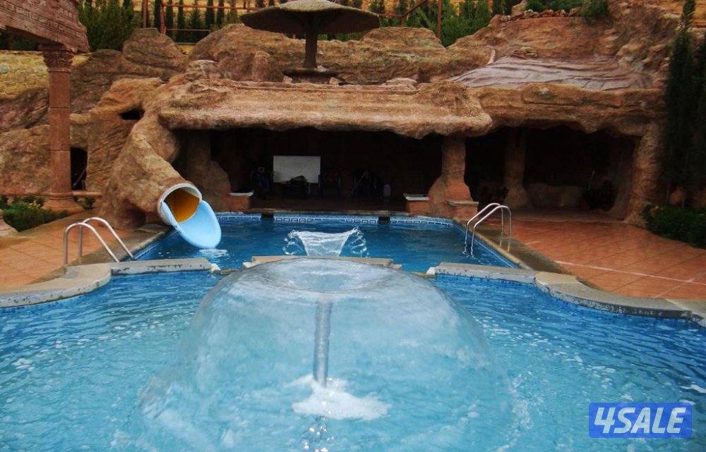 للبيع قصر في الزبداني وشقق في بلودان1