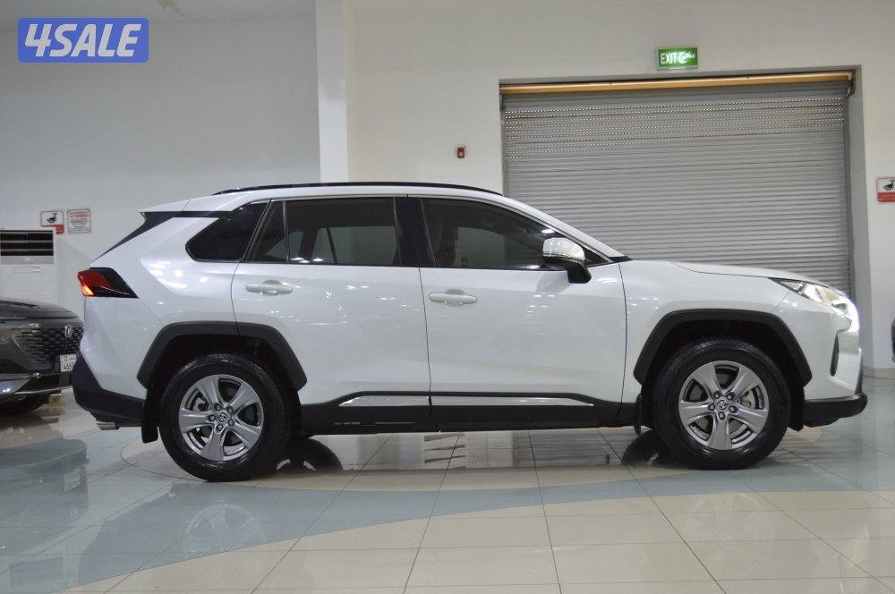 2025 Toyota RAV4 | Excellent Condition | Low Mileage2