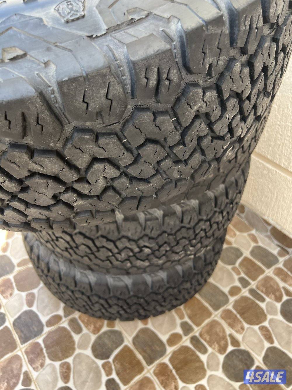 تواير مقاس 17-70-285 حجري مستعمل مافيهم رقعه نهائي نظاف .3