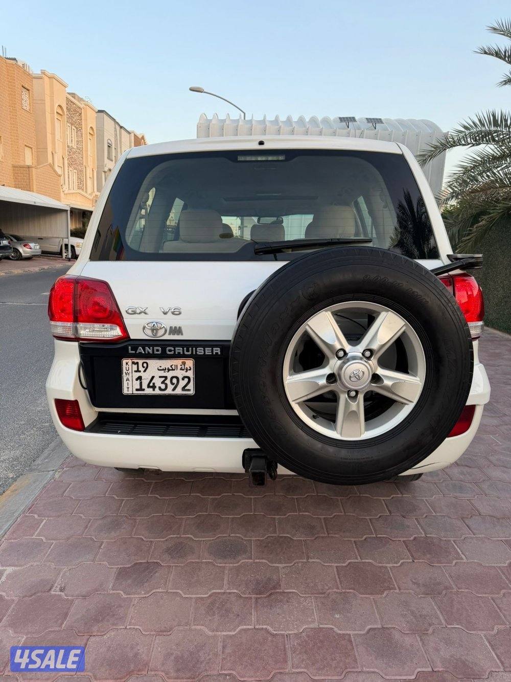 للبيع لاند كروز GXR قير عادي أساس دبل 20100