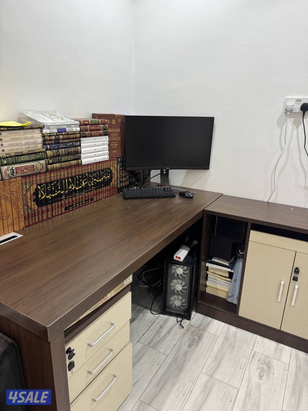طاولة مكتبية متعددة الاستخدامان0