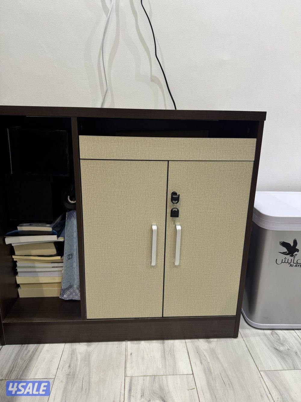 طاولة مكتبية متعددة الاستخدامان3