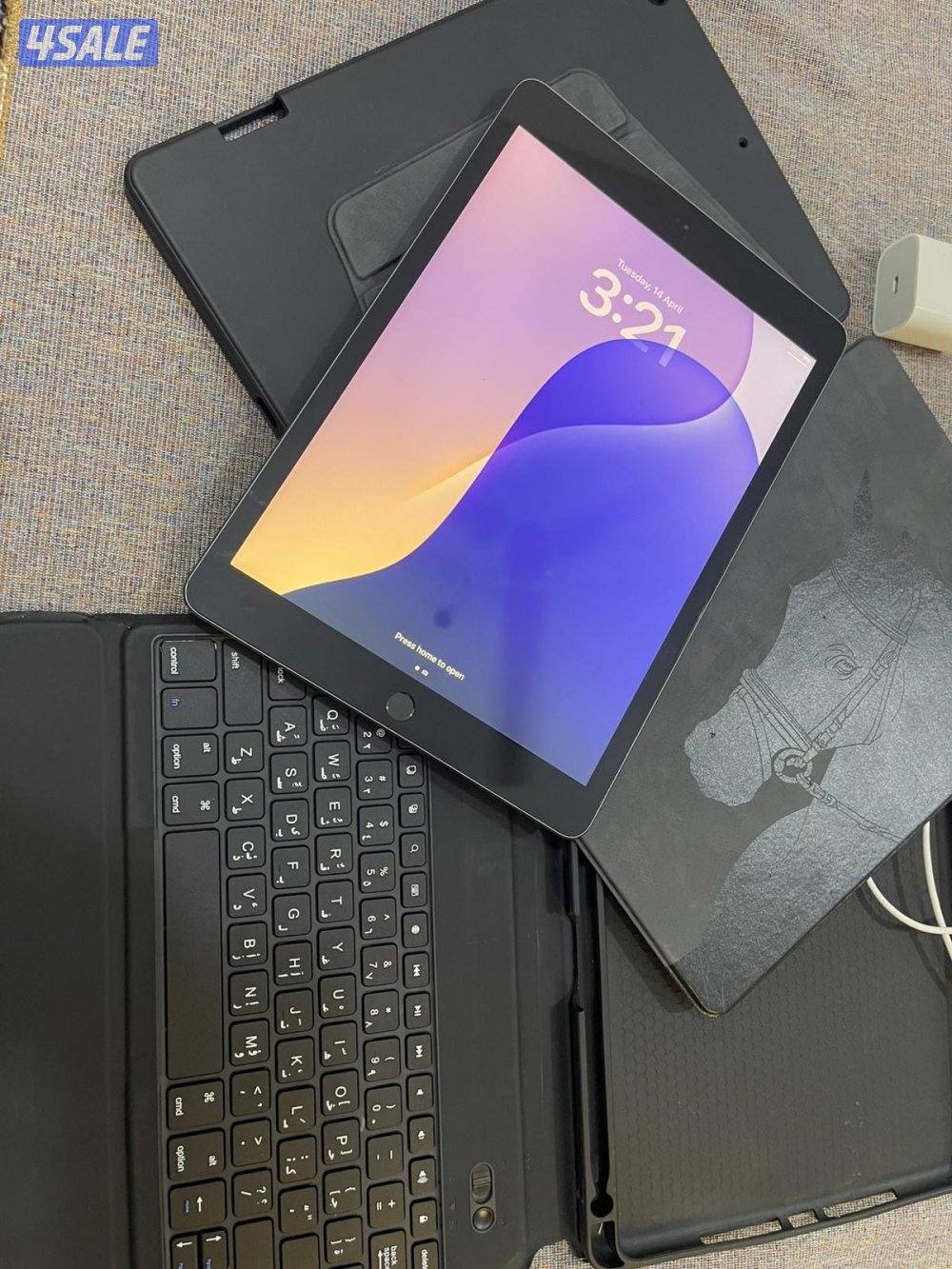 ايباد 9 الجيل التاسع 64 غيغا رمادي نظيف حيل مع الكفر والشاحن0