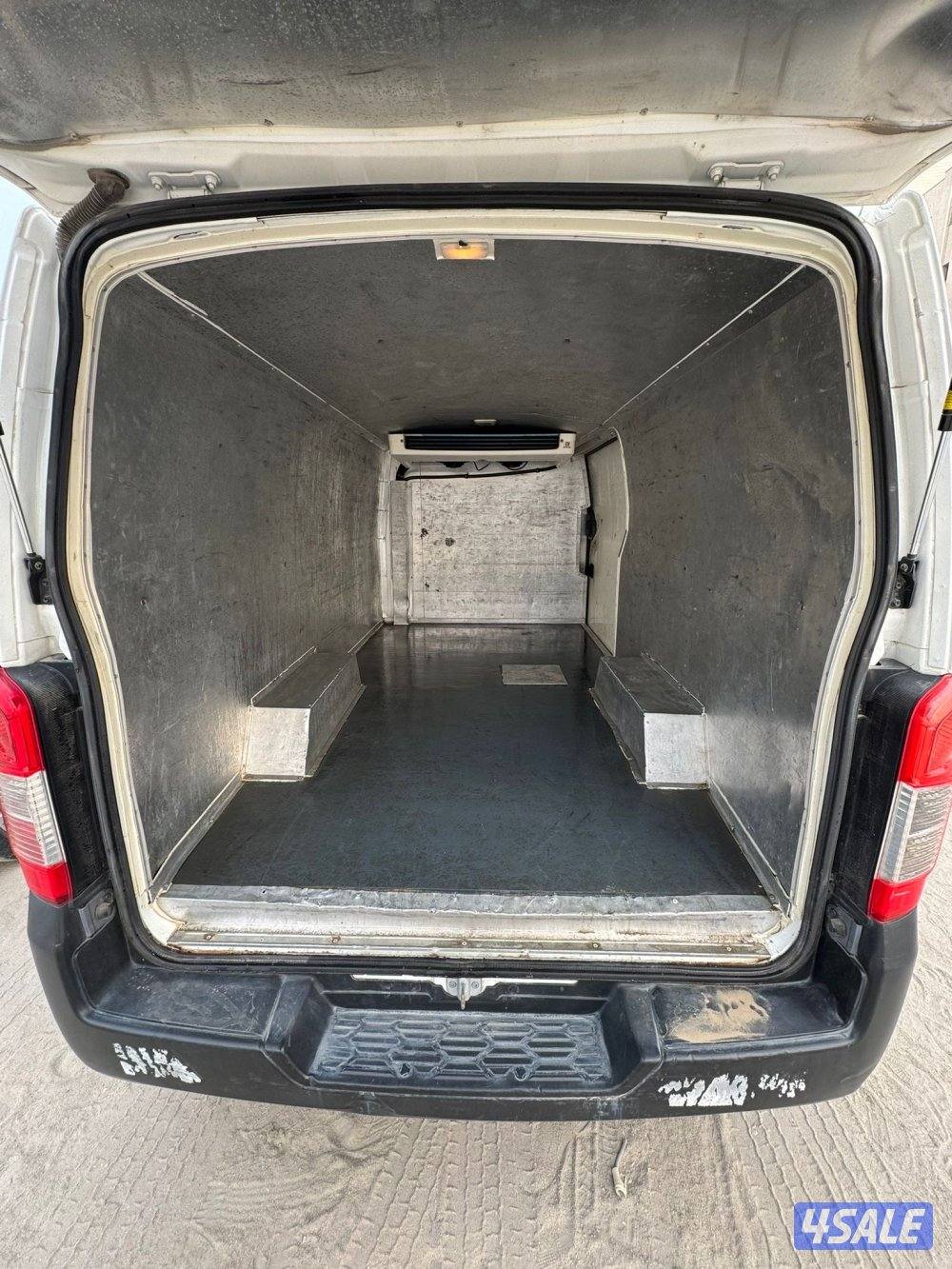 للبيع نيسان أورفان مقفل ثلاجه موديل 2021 ممشي 2585