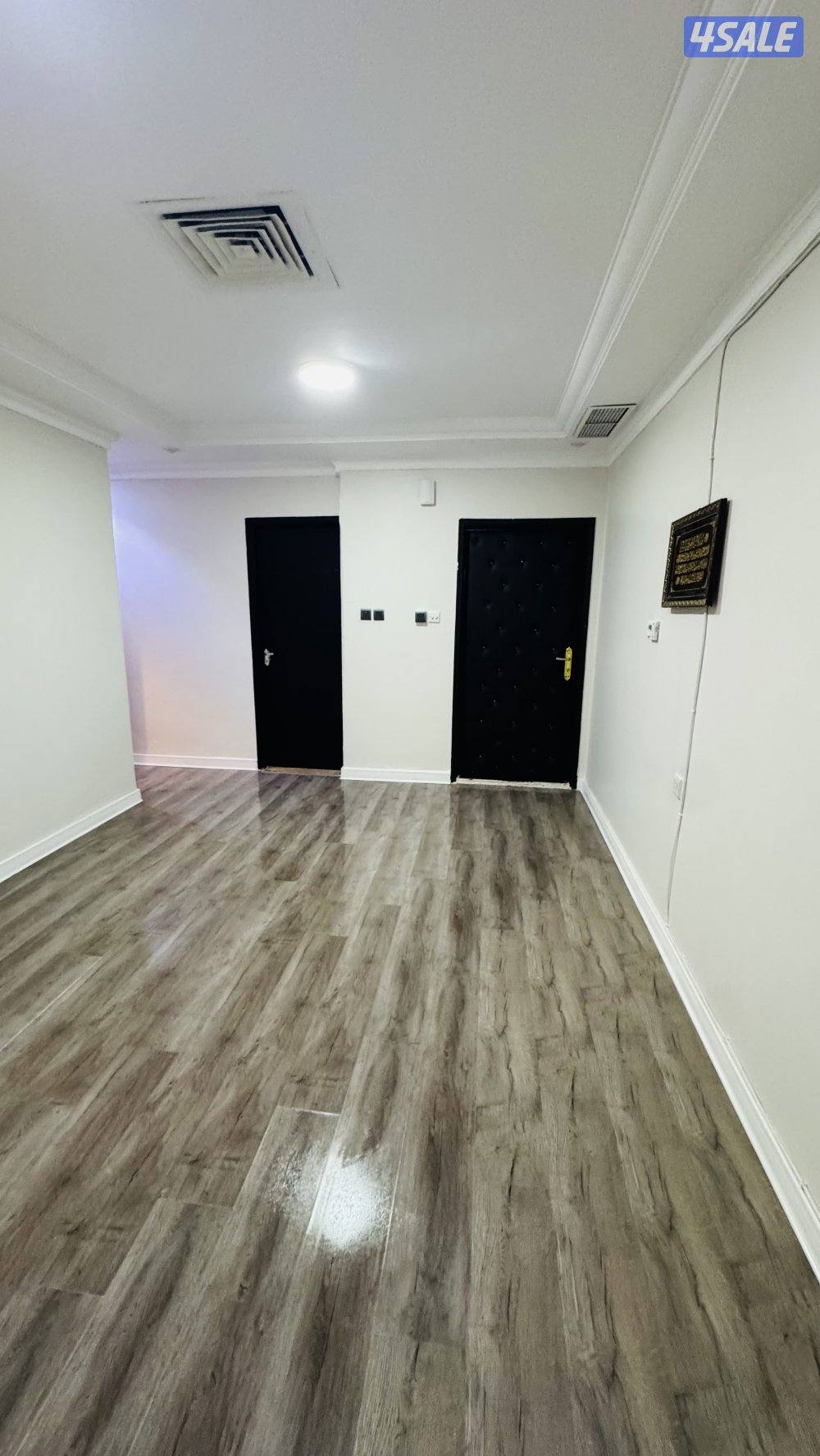 شقه في حولي غرفة وصالة وحمام ومطبخ مساحات كبيرة2