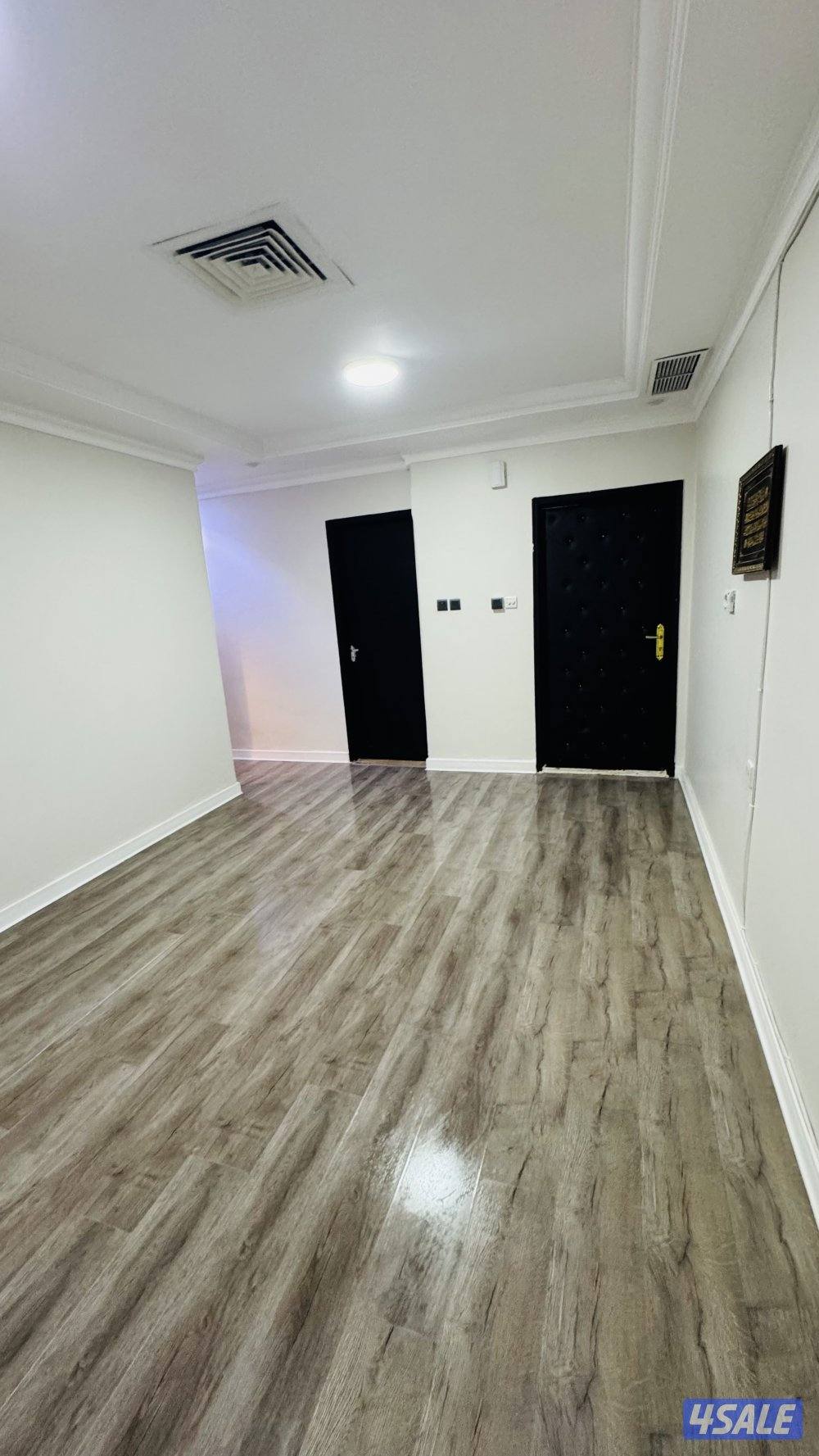 شقه في حولي غرفة وصالة وحمام ومطبخ مساحات كبيرة3