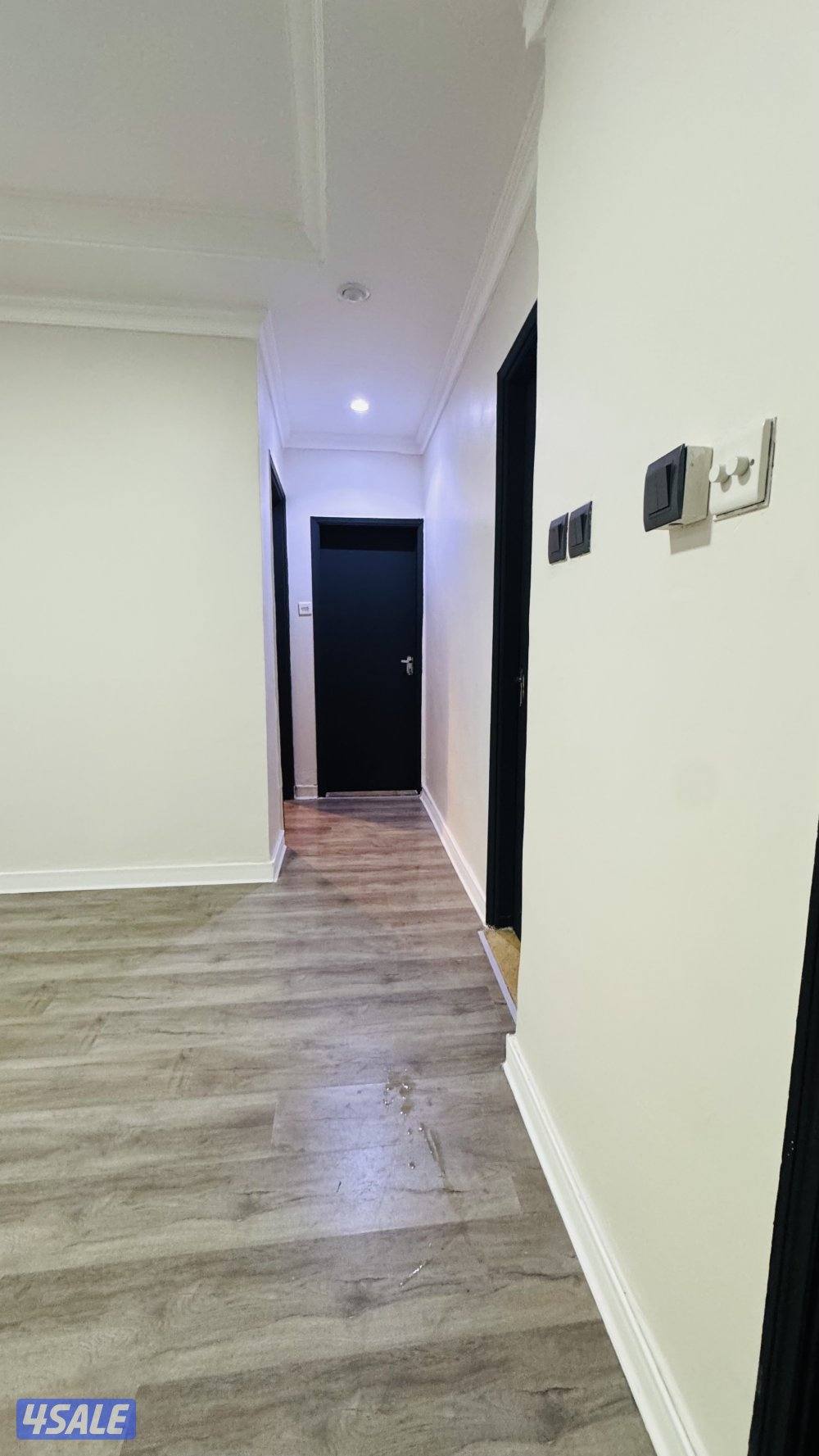 شقه في حولي غرفة وصالة وحمام ومطبخ مساحات كبيرة4