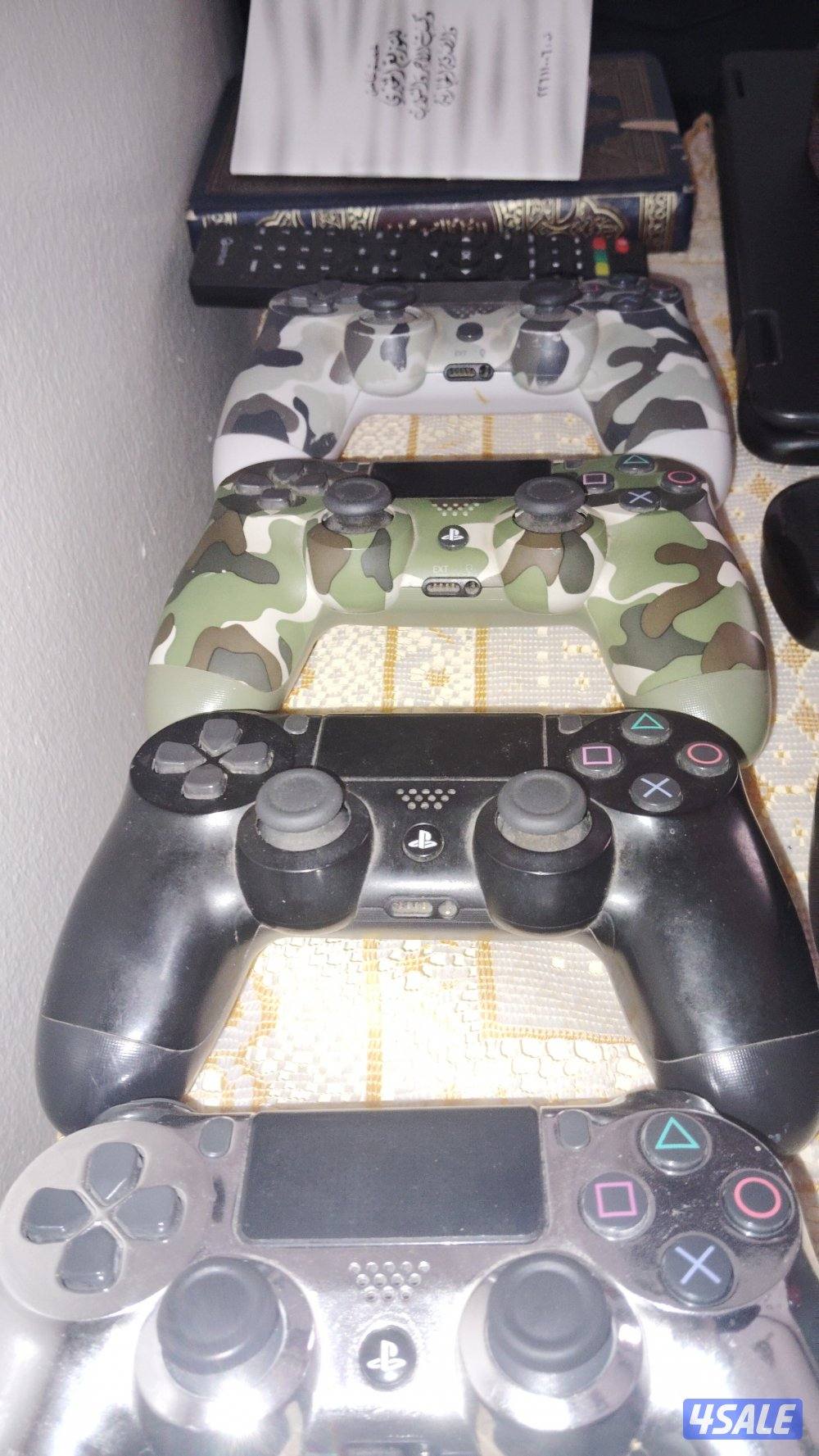 للبيع 4 يدات PS4 🎮
2 يد أصلية DualShock 4 (تحتاج تغيير بطارية فقط)
20