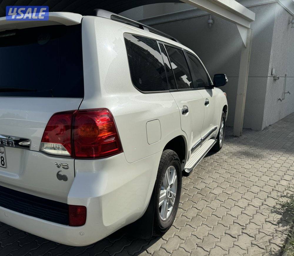 لاندكروزر V6 20152