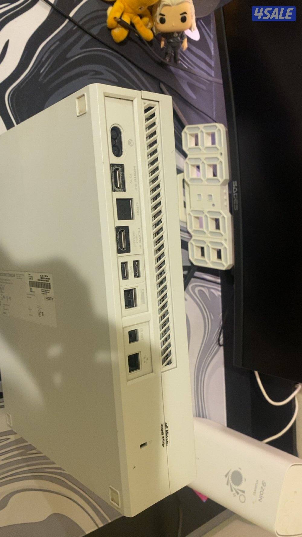 للبيع جهاز امس بوكس مع كل اغراضه شغال مو محتاج ولا شي2