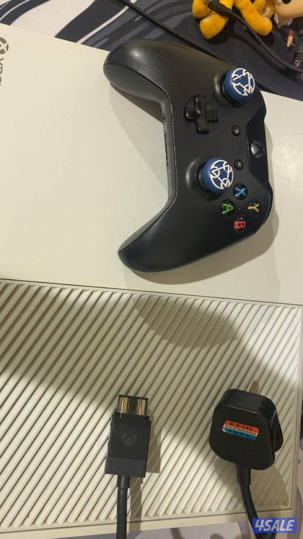 للبيع جهاز امس بوكس مع كل اغراضه شغال مو محتاج ولا شي0