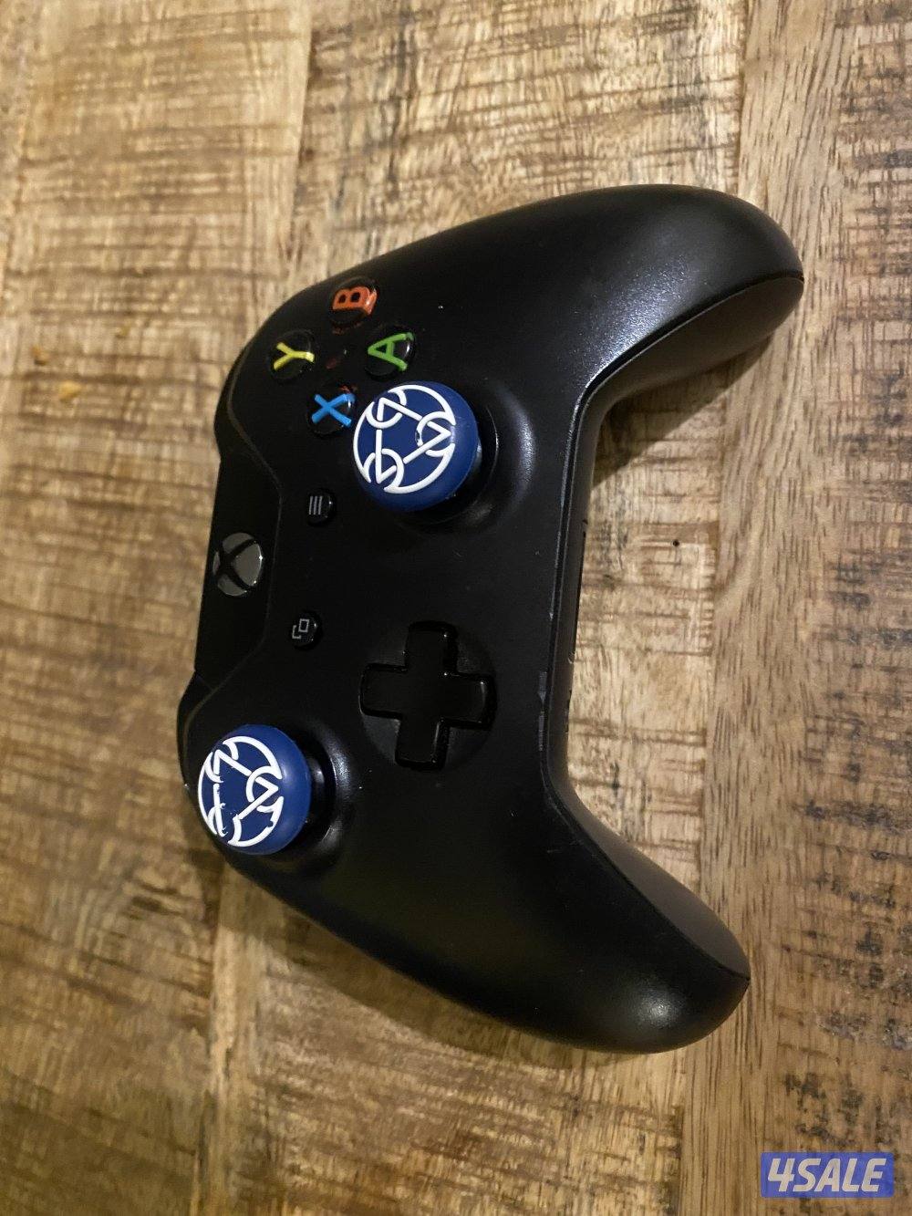 للبيع جهاز امس بوكس مع كل اغراضه شغال مو محتاج ولا شي8