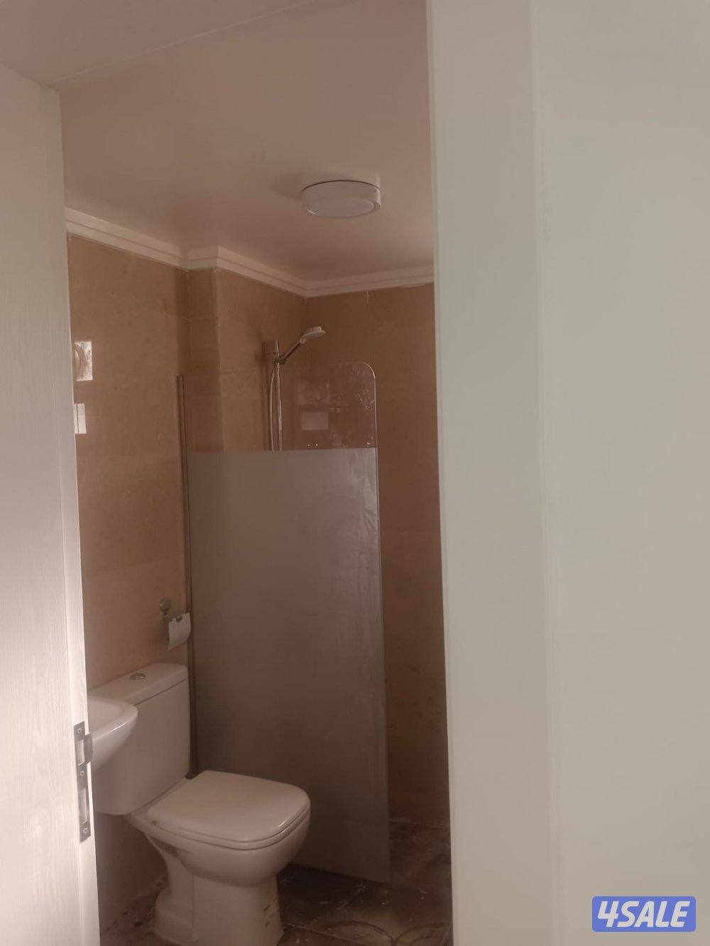 دور تجاري كامل للايجار مساحه 320 متر4