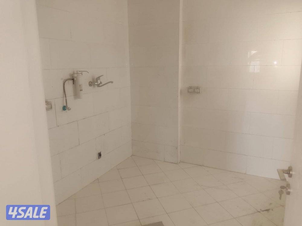 دور تجاري كامل للايجار مساحه 320 متر6