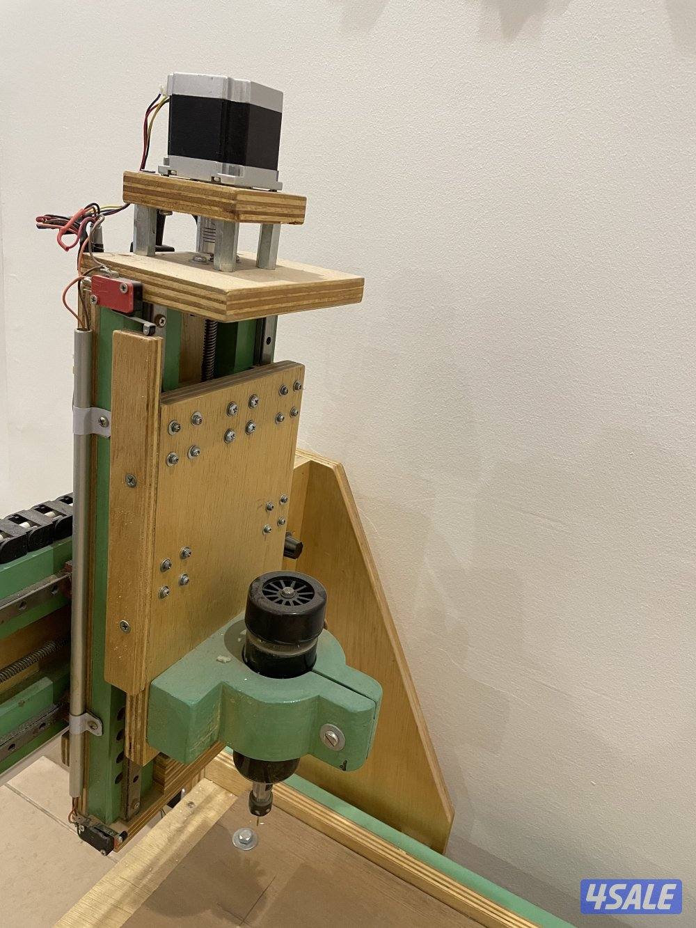 للبيع مكينه cnc لقطع الاخشاب والبلاستك والرسم1