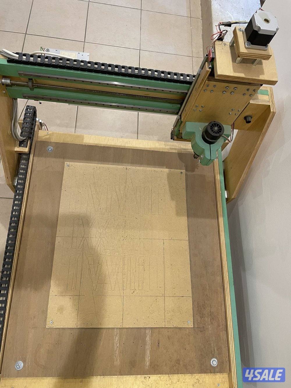 للبيع مكينه cnc لقطع الاخشاب والبلاستك والرسم2