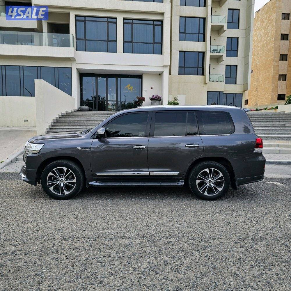 Toyota Land Cruiser VXR 2016 صبغ الوكالة3