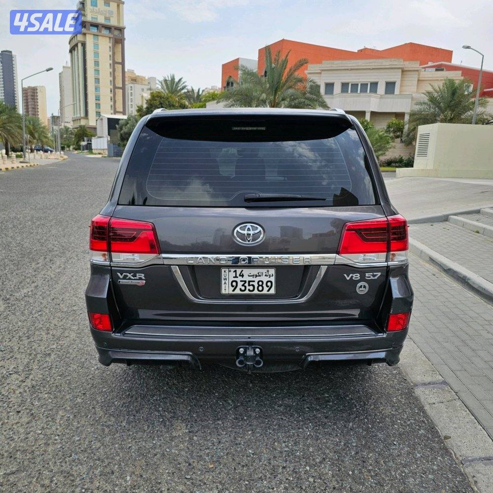 Toyota Land Cruiser VXR 2016 صبغ الوكالة5
