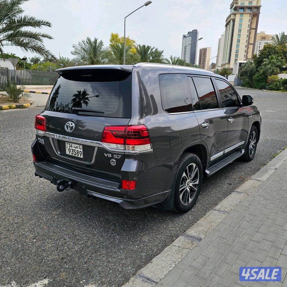 Toyota Land Cruiser VXR 2016 صبغ الوكالة6