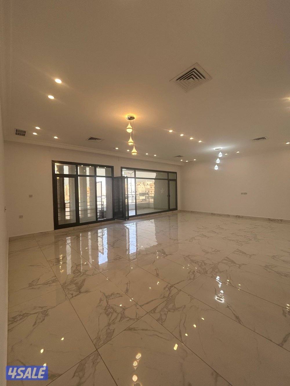 دور كامل للإيجار في الفنيطيس - تشطيب سوبر مع 5  بلكونات0