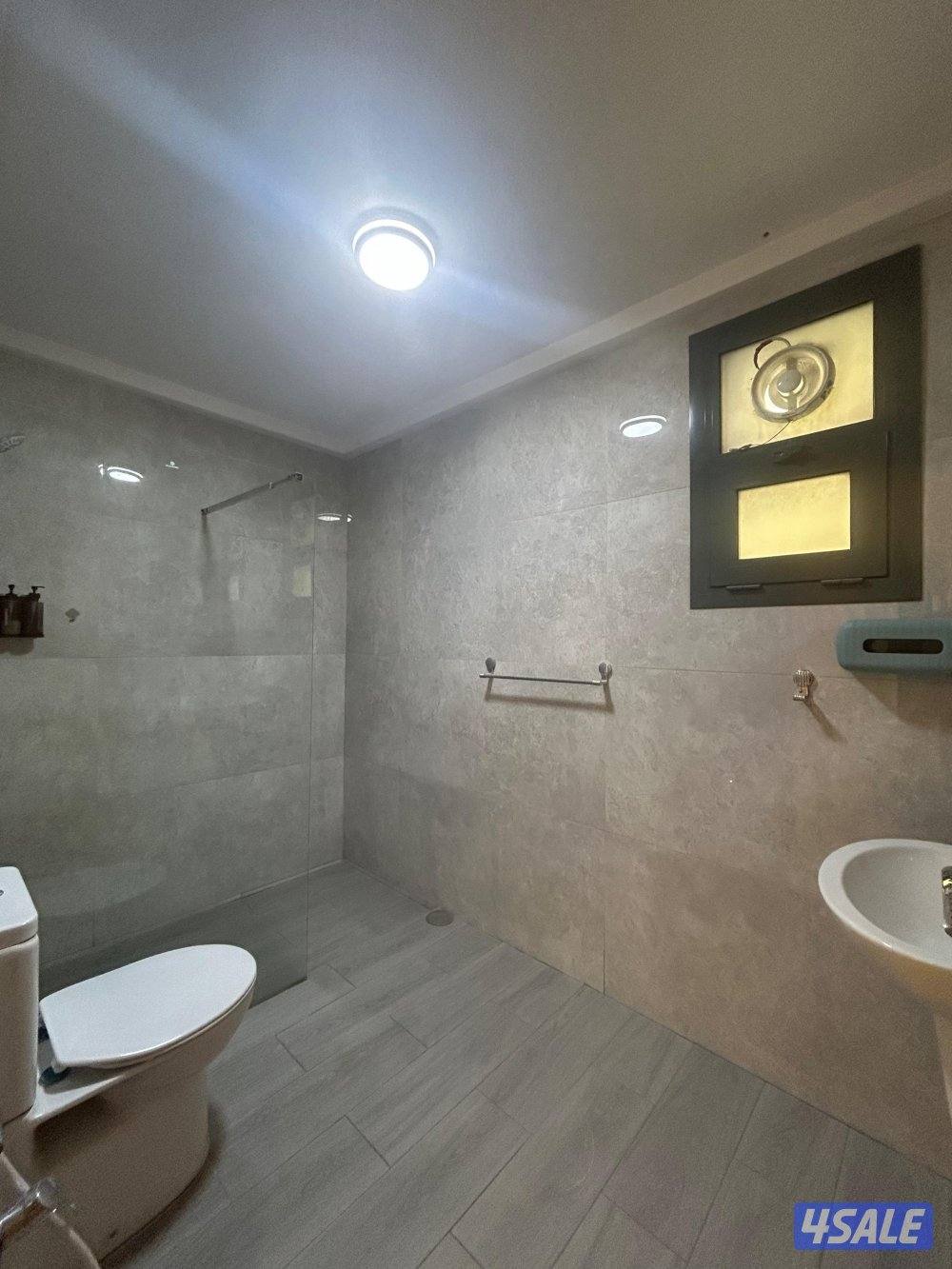 دور كامل للإيجار في الفنيطيس - تشطيب سوبر مع 5  بلكونات3