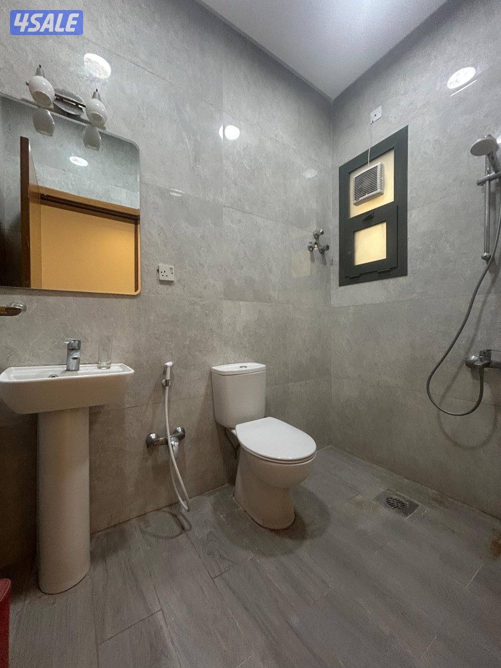 دور كامل للإيجار في الفنيطيس - تشطيب سوبر مع 5  بلكونات6