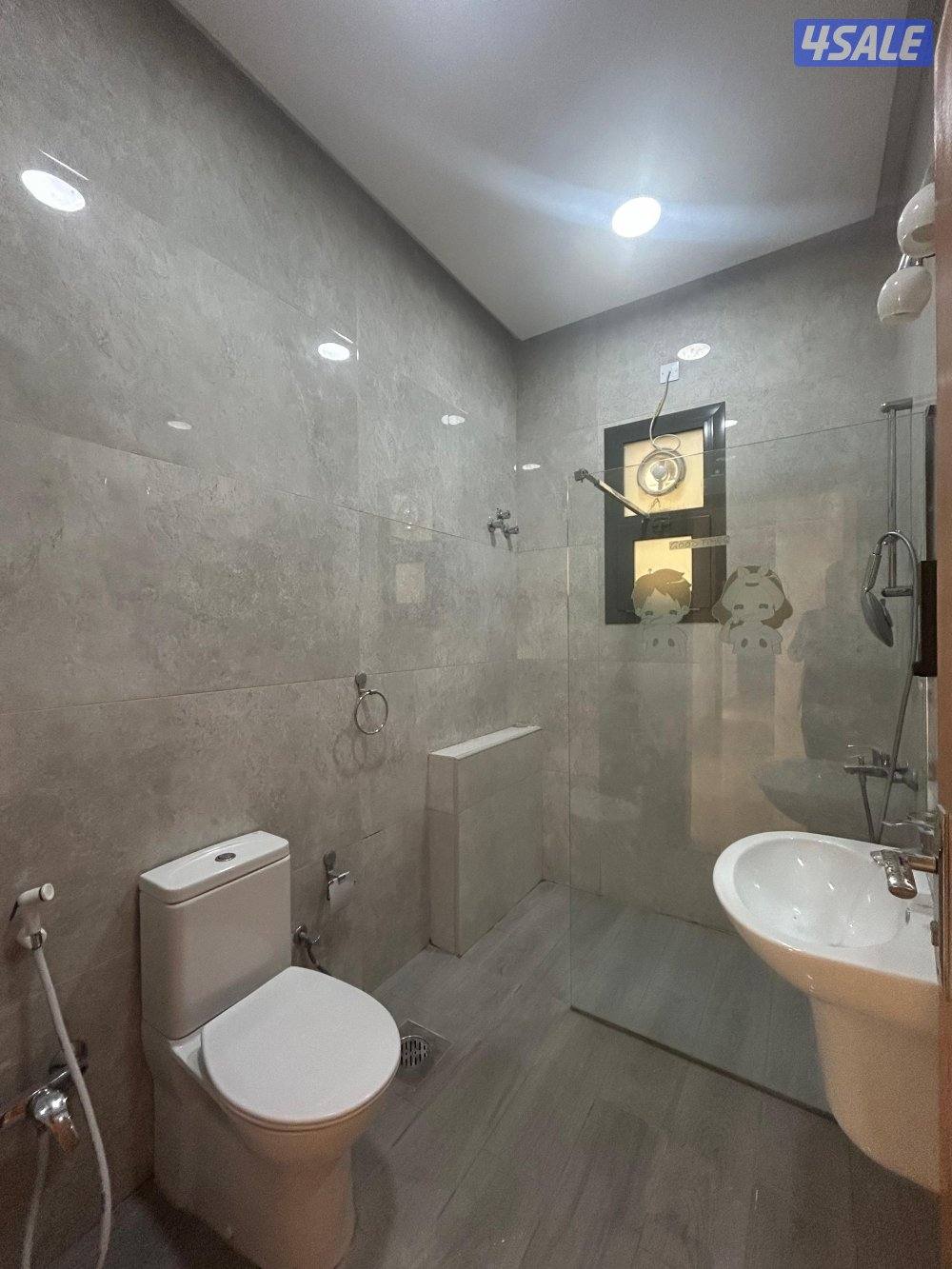 دور كامل للإيجار في الفنيطيس - تشطيب سوبر مع 5  بلكونات8