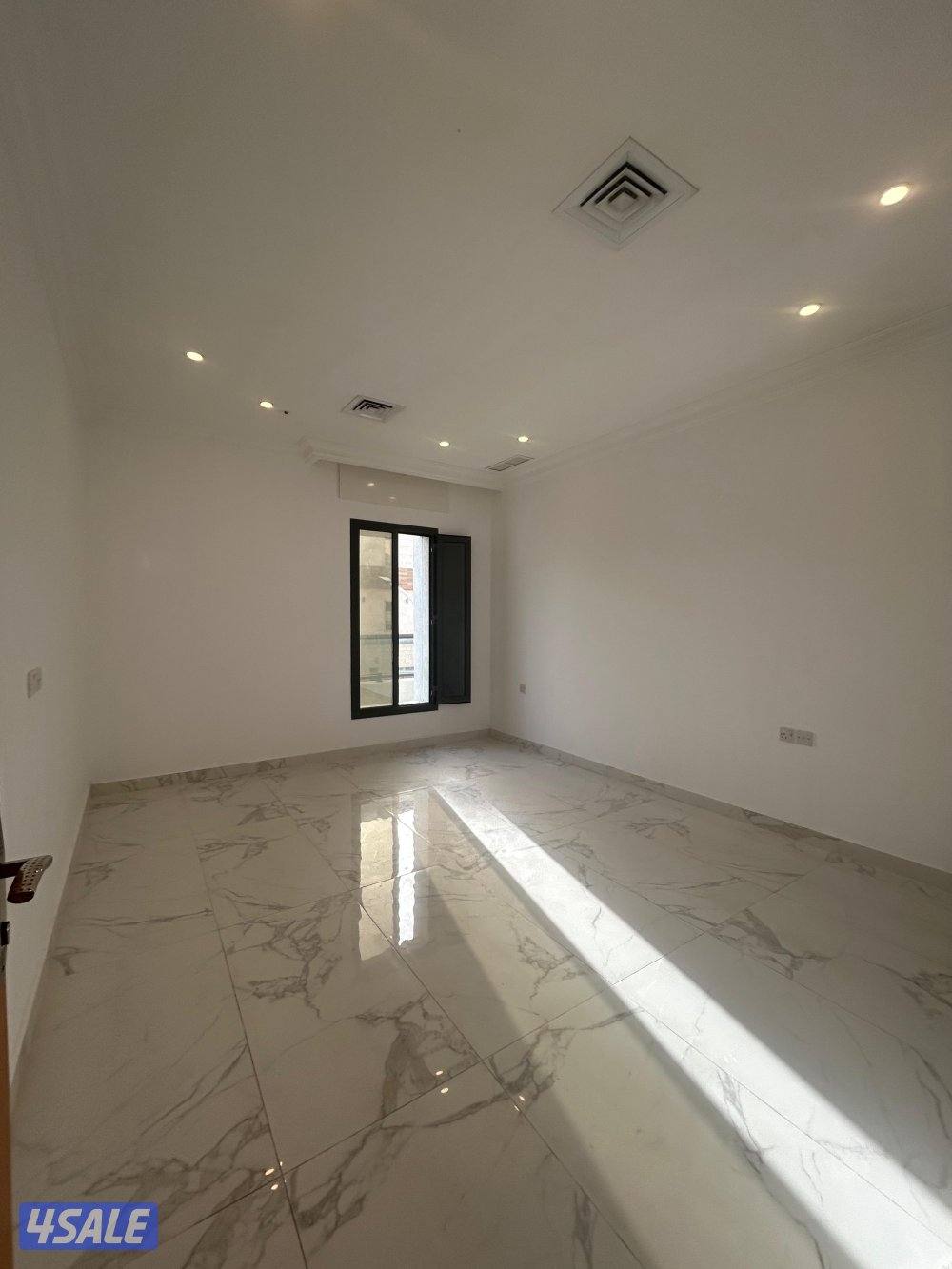 دور كامل للإيجار في الفنيطيس - تشطيب سوبر مع 5  بلكونات9