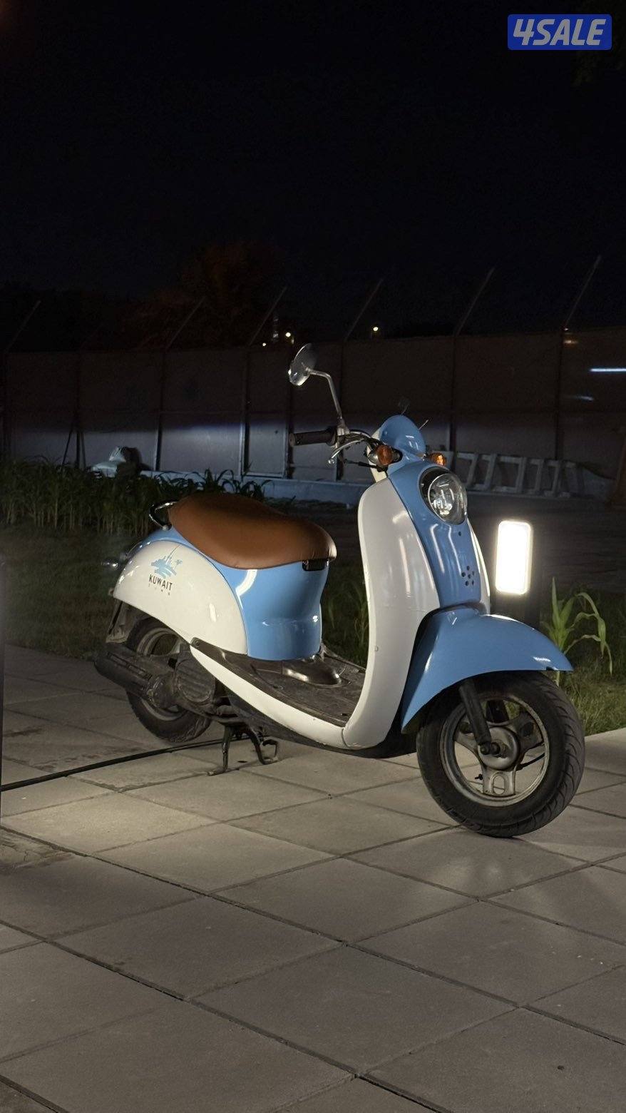 للبيع سكوتر كلاسيك (ستايل فيزبا 🛵 ) اللون : أزرق × أبيض 🔵 ⚪️1