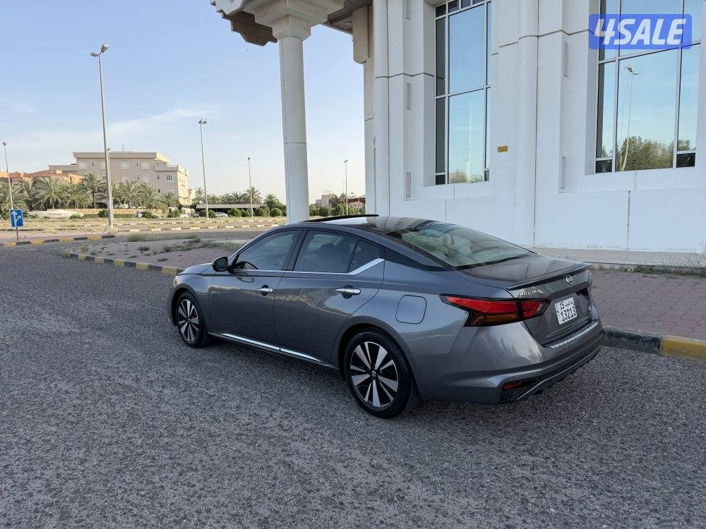 للبيع نيسان ال تيمة في حالة ممتازة كامل مواصفات1