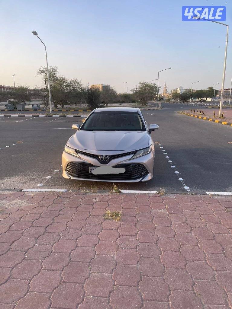 كامري 2018 كامل المواصفات عدا الفتحه شرط الفحص جير مكينه شاصي2