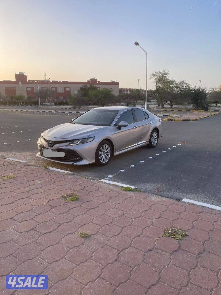 كامري 2018 كامل المواصفات عدا الفتحه شرط الفحص جير مكينه شاصي3