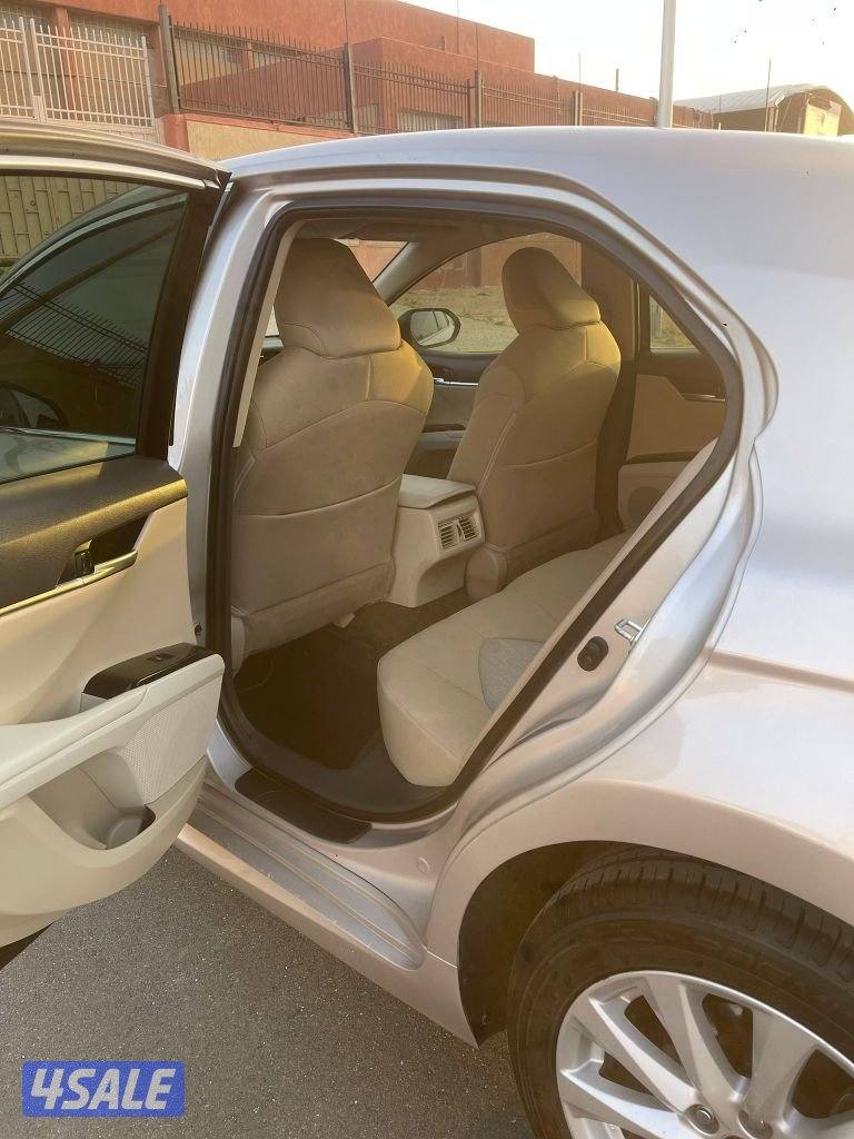 كامري 2018 كامل المواصفات عدا الفتحه شرط الفحص جير مكينه شاصي6