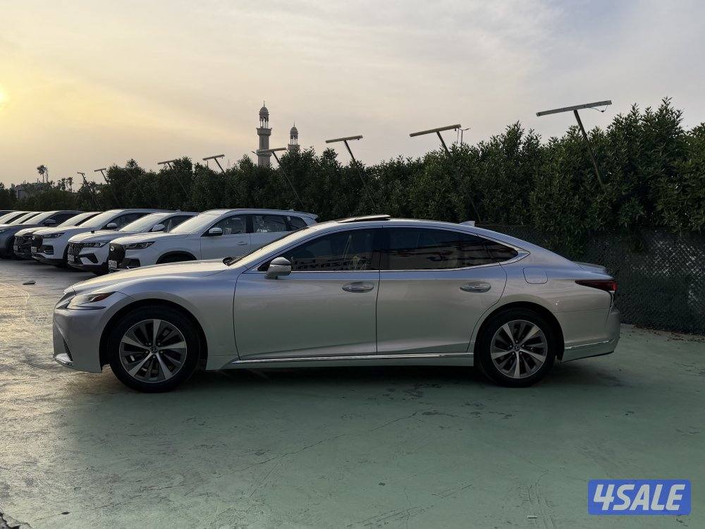 للبيع لكزس LS350 في حاله الوكاله9