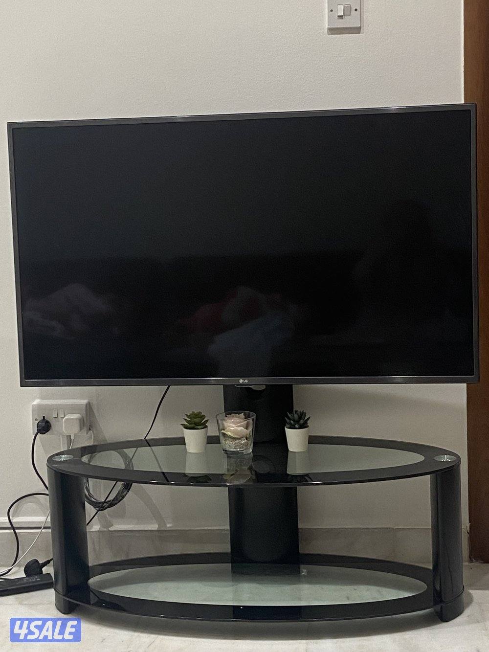 تلفزيون ٤٠ بوصه مع طاوله0