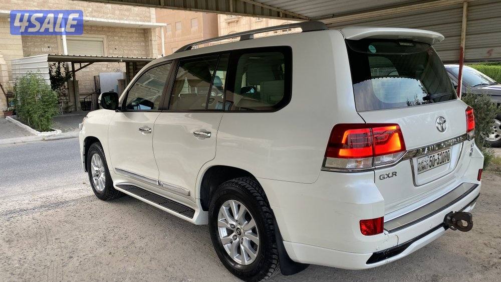 لاند كروزر V82