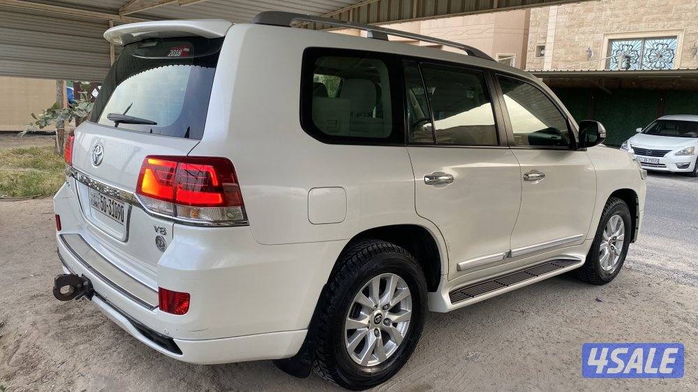 لاند كروزر V81