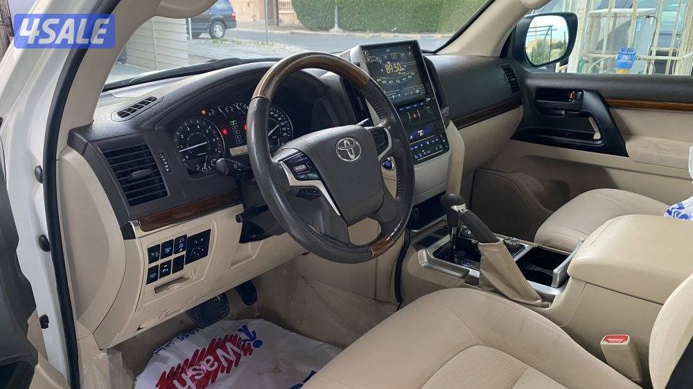 لاند كروزر V84