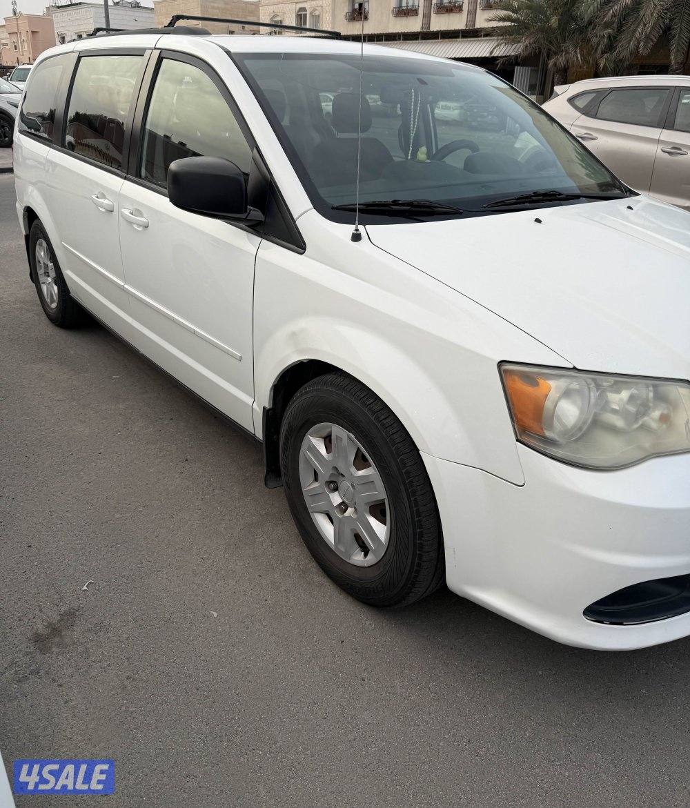 دودج كارافان ماشي 246 الف كيلو اللون ابيض نظيف0