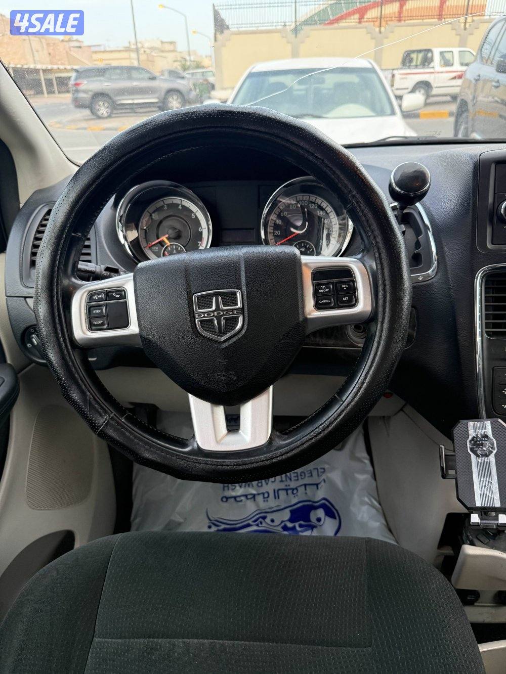 دودج كارافان ماشي 246 الف كيلو اللون ابيض نظيف1