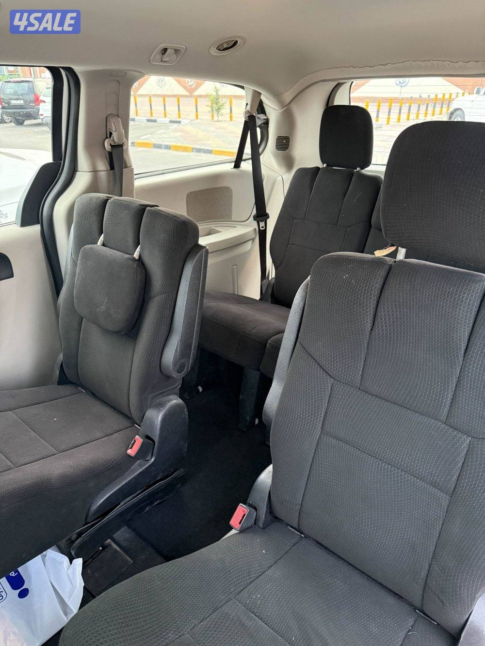 دودج كارافان ماشي 246 الف كيلو اللون ابيض نظيف2