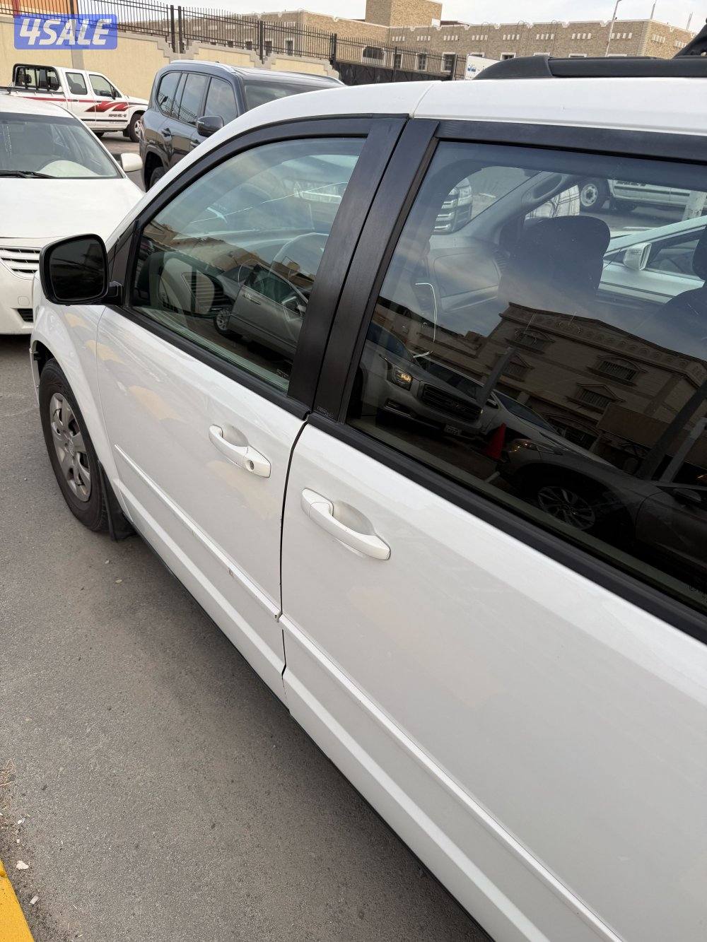 دودج كارافان ماشي 246 الف كيلو اللون ابيض نظيف3