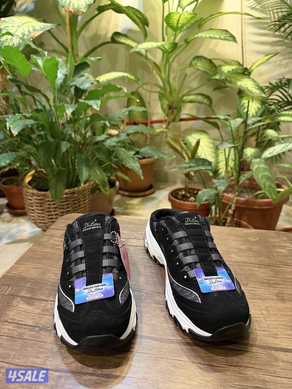 حذاء سكشرز جديد3